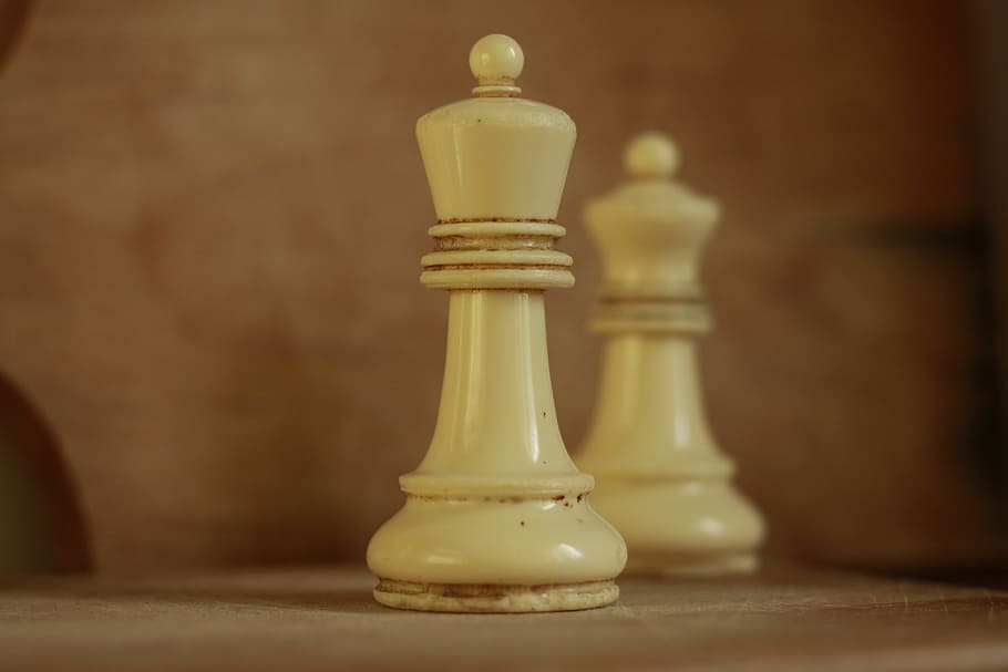 two white chess pieces, king, game, strategy, pawn, success HD wallpaper