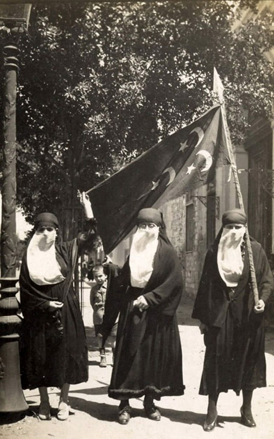 Female nationalists demonstrating in Cairo, 1919, Egypt, photos HD wallpaper