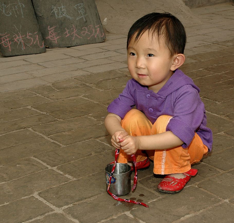 child, china, crouched, childhood, one person, real people HD wallpaper