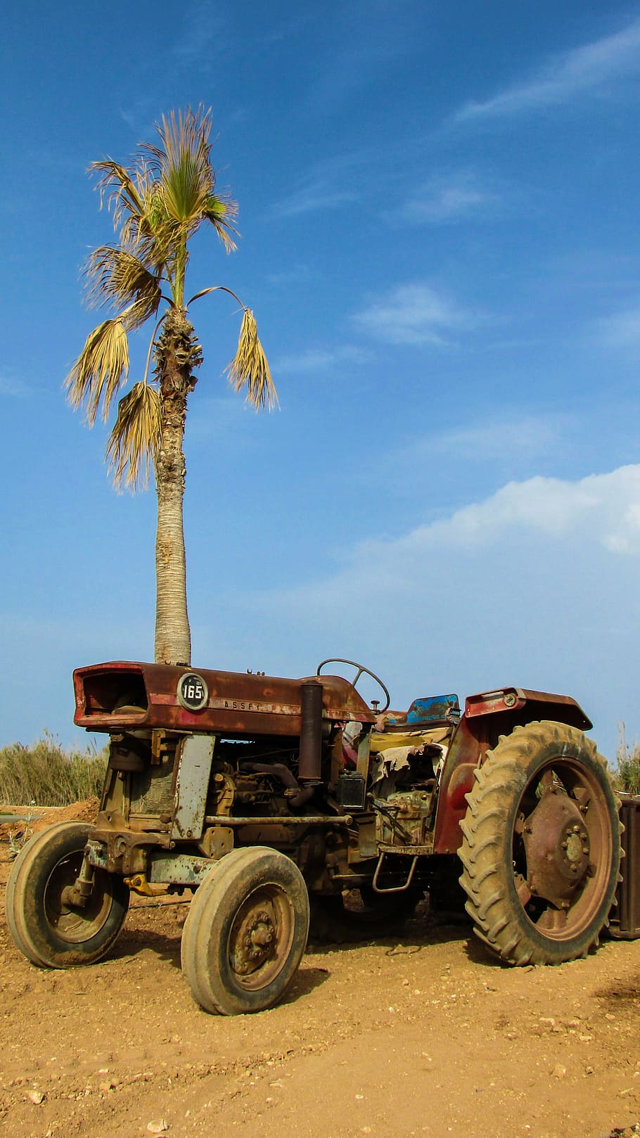 tractor, old, rusty, aged, agriculture, machine, rural, countryside HD wallpaper