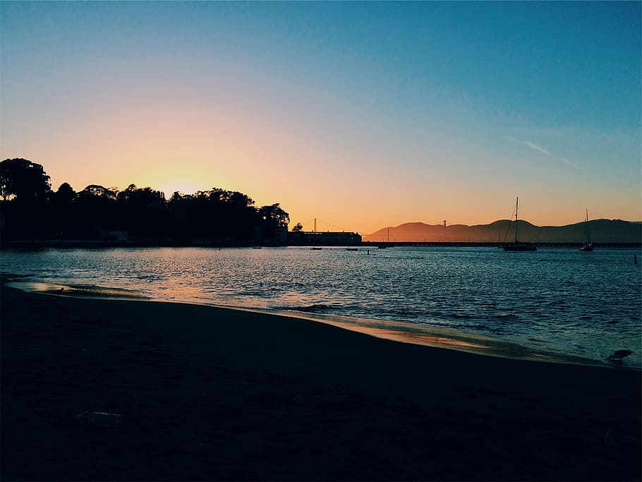 body of water during daytime, photo, sea, sunset, dusk, sky HD wallpaper