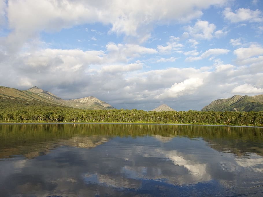 lake, mountains, forest, reflection, clouds, sky, beach, evening HD wallpaper