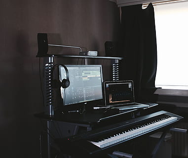 turn on monitor and black electric keyboard, laptop, apple HD wallpaper