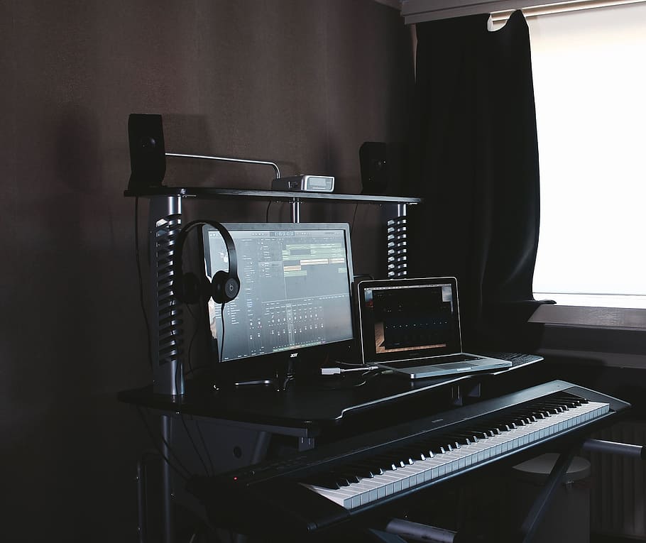 turn on monitor and black electric keyboard, laptop, apple HD wallpaper
