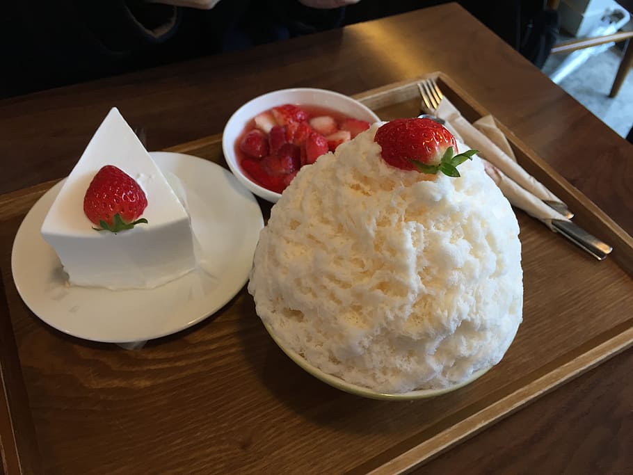 strawberry cake beside ice cream, dessert, food and drink, freshness HD wallpaper