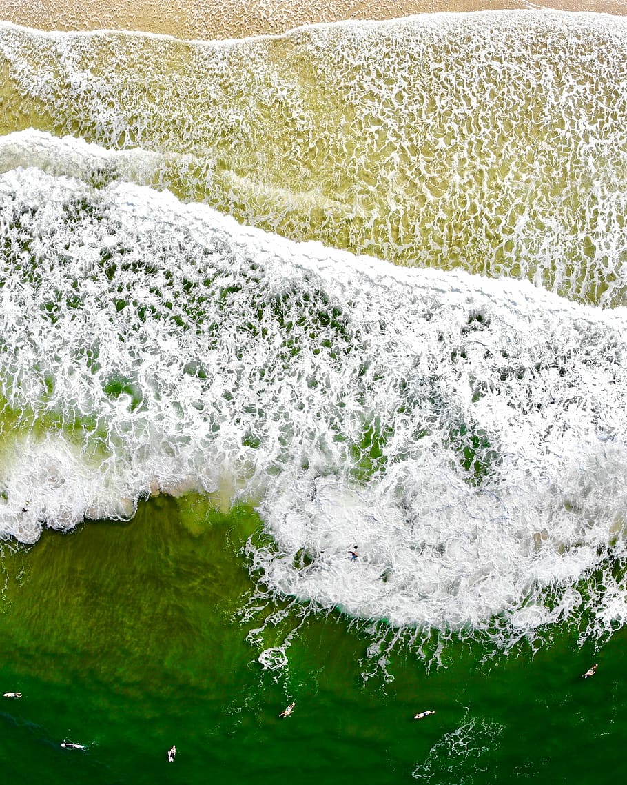 body of water waving on seashore, aerial photofgraphy of people in beach at daytime HD wallpaper