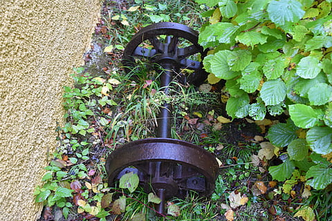Old, Stainless, Wet, Moist, rusty, green, wheels, turn, stop HD wallpaper