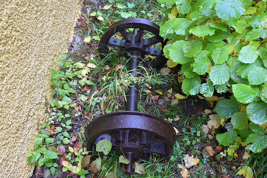 Old, Stainless, Wet, Moist, rusty, green, wheels, turn, stop HD wallpaper