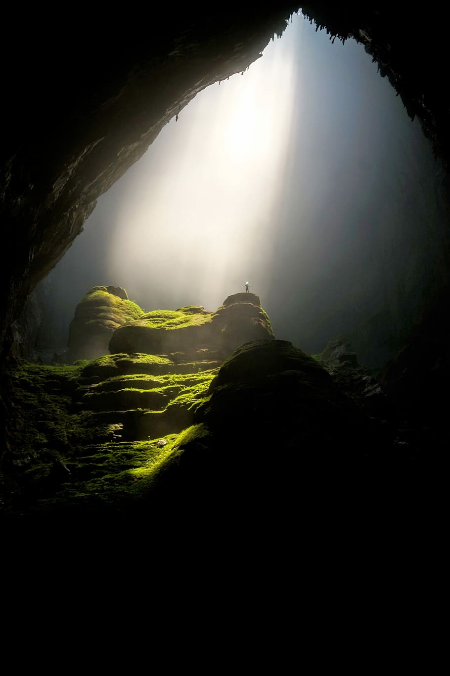 Light shining through on a cave in Vietnam, photos, nature, public domain, HD wallpaper