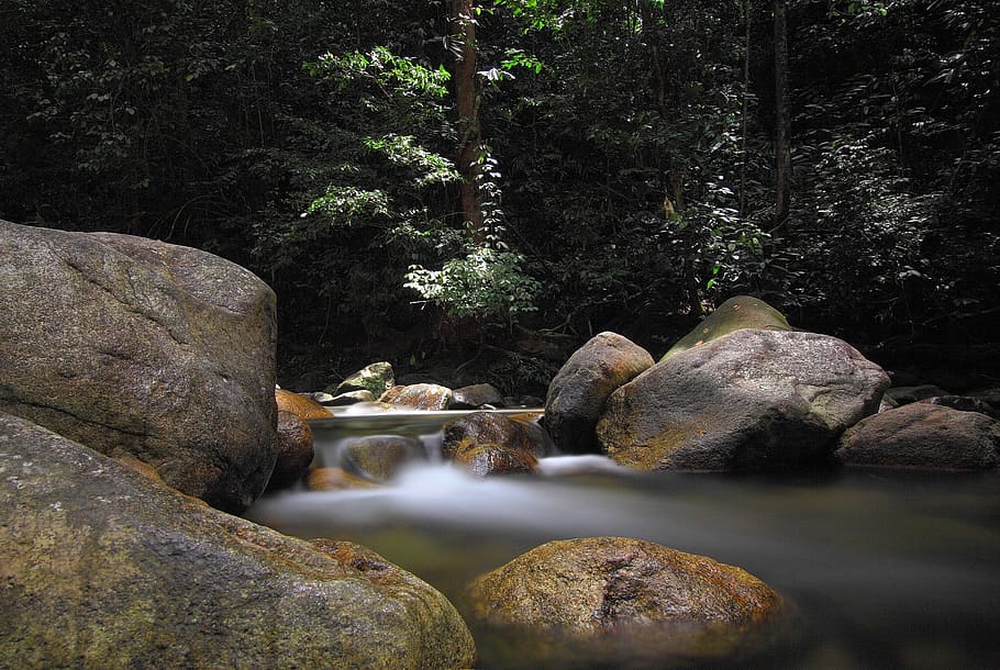 time lapse photography of river surrounded with rocks and trees HD wallpaper