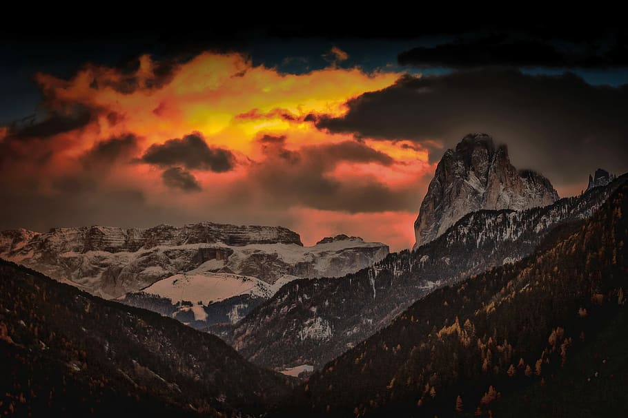 mountain during sunset, brown and black mountains under red, gray, and brown cloudy sky HD wallpaper