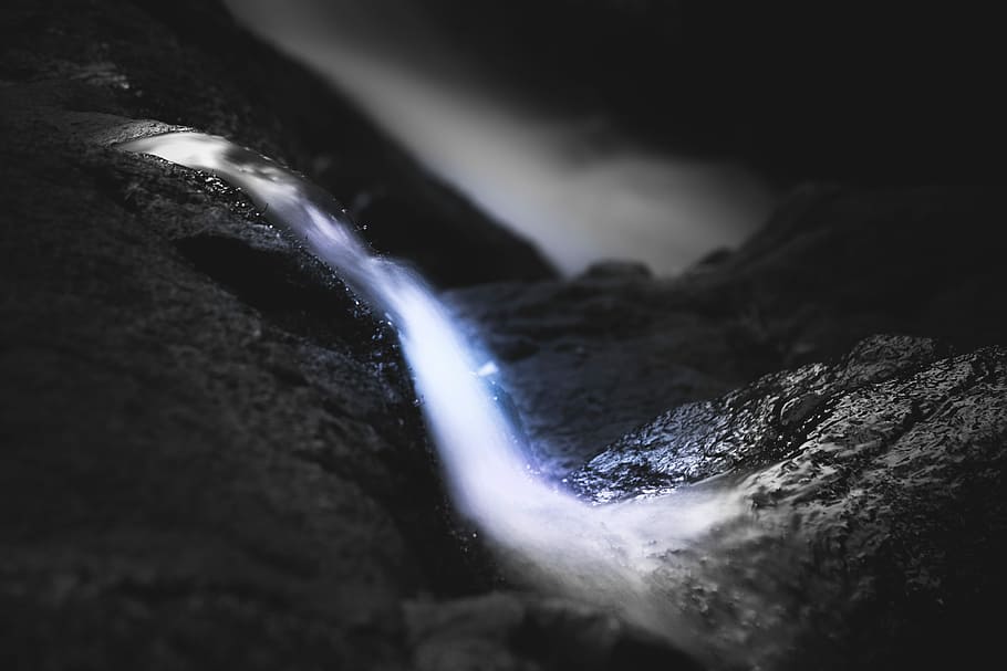 grayscale photography of river, selective focus photography of body of water HD wallpaper