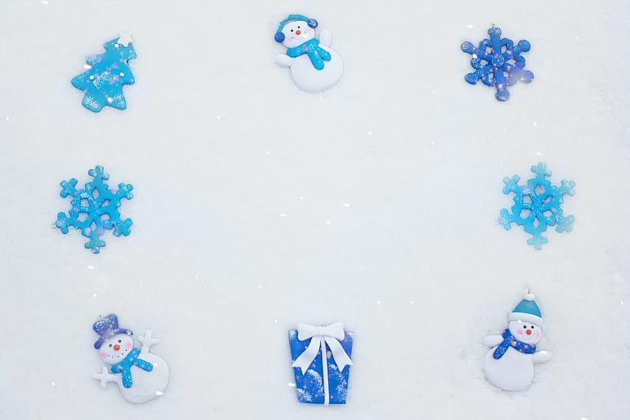 eight blue and white snowflakes and snowman Christmas decor HD wallpaper