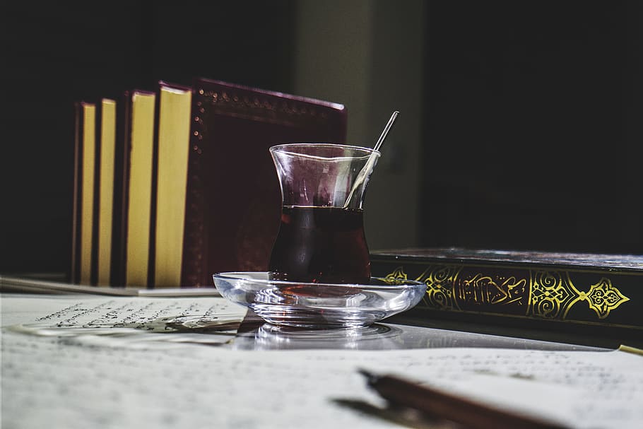 صورة اسلامية من موقع wallpaper flare Books-cup-drink-glass