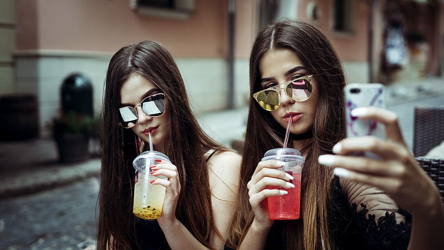 Light Summer, two woman sipping while taking selfie at daytime, HD wallpaper