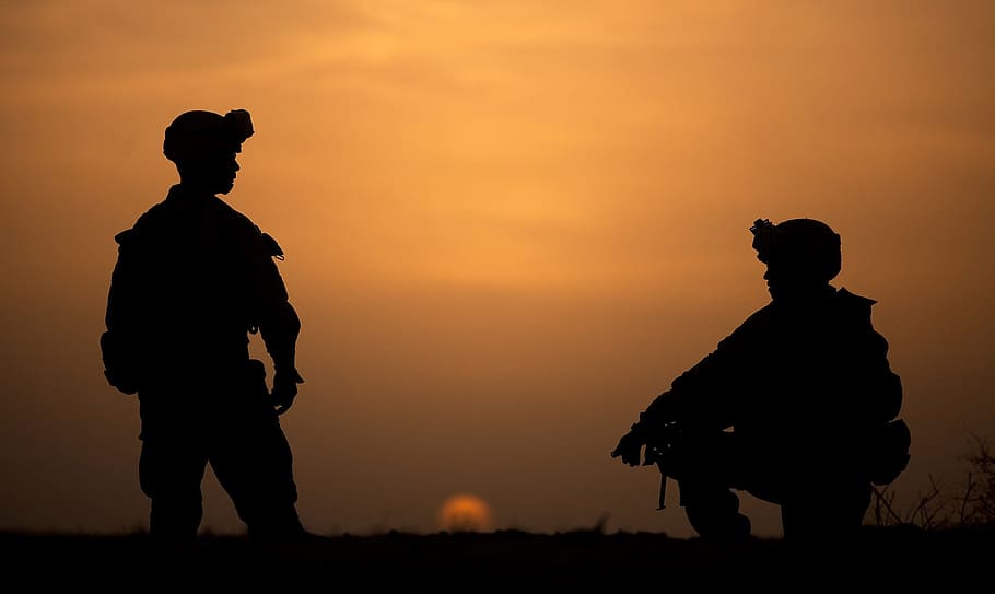photo of two soldiers during sunset, silhouettes, military, sentimental, HD wallpaper