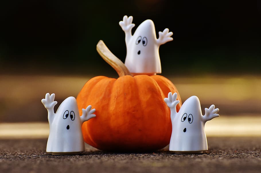 three white ghost plastic figures, Halloween, Ghosts, Pumpkin, HD wallpaper
