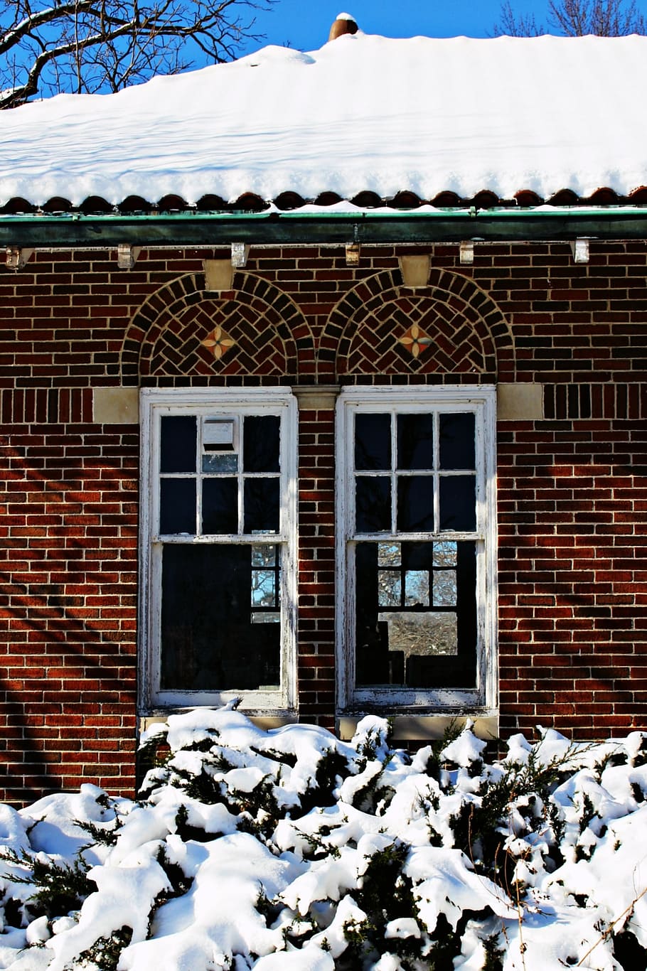 snow, brick, building, abandoned, windows, architecture, winter HD wallpaper
