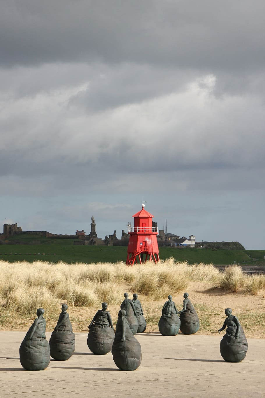 lighthouse, figures, sculptures, art, travel, south, shields HD wallpaper