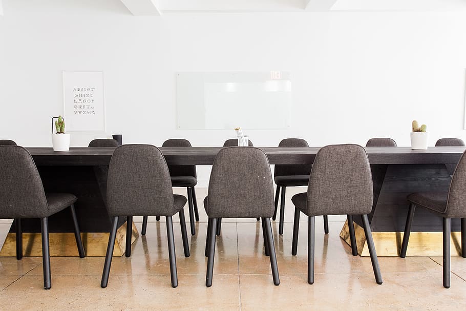black armless chairs facing black wooden conference table, empty HD wallpaper