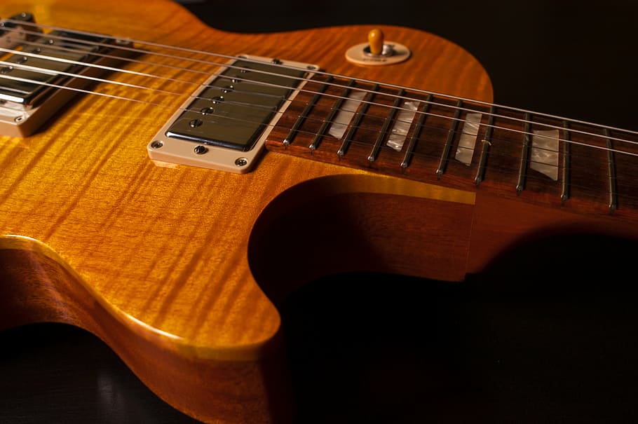 closeup photo of brown Les Paul-style electric guitar, strings, HD wallpaper