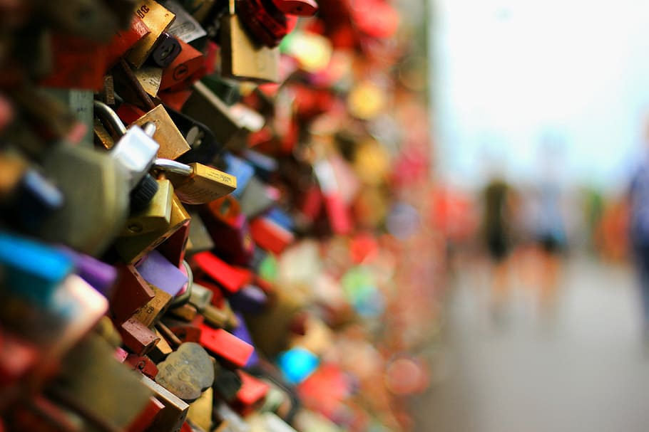 Padlocks, Bridge, Railing, Couples, in love, iron, promises HD wallpaper