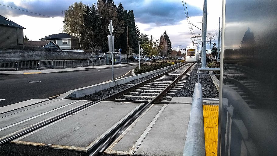 train, portland, maxx, transportation, sky, rail transportation HD wallpaper