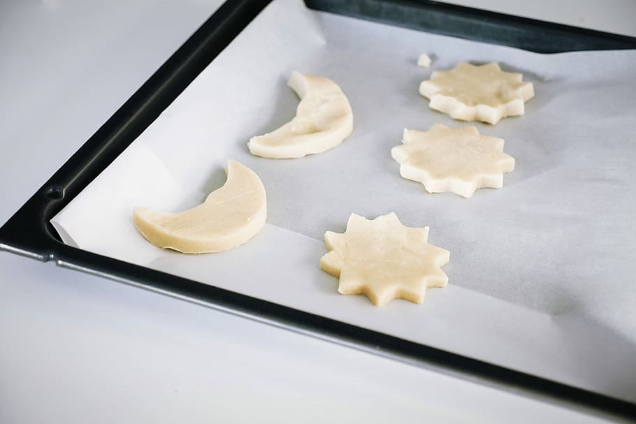 black steel dish tray, five star and moon cookies on black oven pan, HD wallpaper