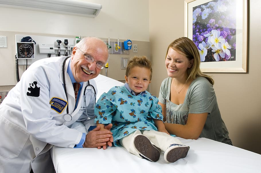 Doctor Patient, University Of Arizona, pediatrics, healthcare and medicine, HD wallpaper