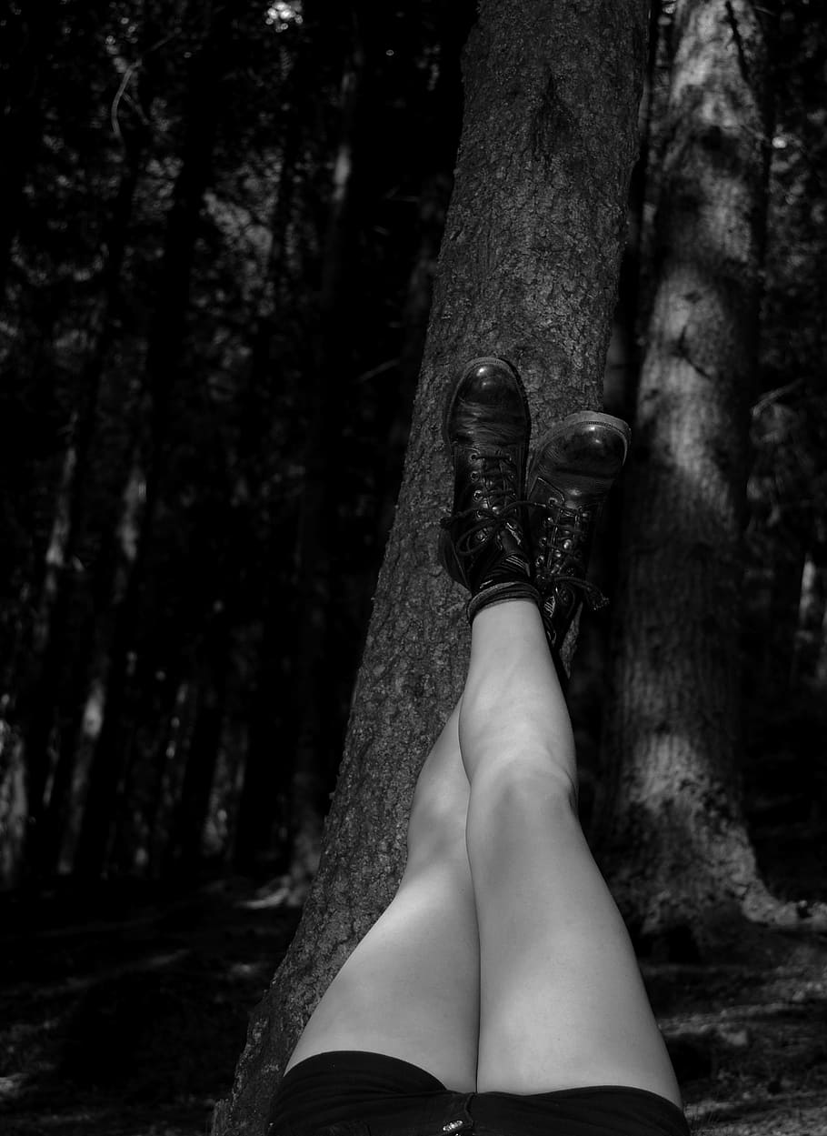 legs, rock, dom, relax, nature, woods, travel, woman, female HD wallpaper