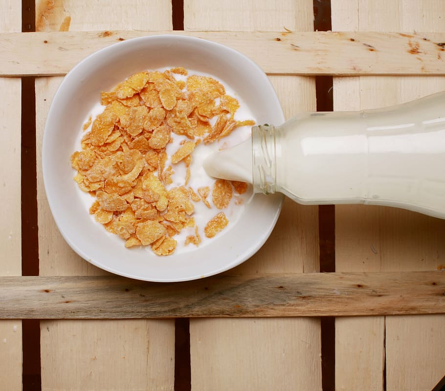 white ceramic bowl with cereals and milk, bottle, breakfast, flake, HD wallpaper