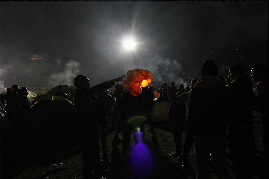 crowd, people, dark, party, night, spectators, smoke, light HD wallpaper