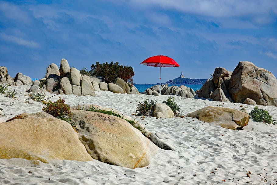 white sand near body of water during daytime, sun, parasol HD wallpaper