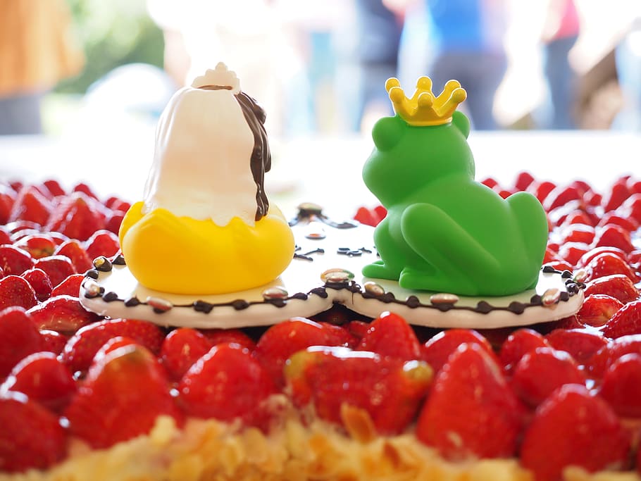 wedding cake, frog prince, king, princess, strawberry cake, HD wallpaper