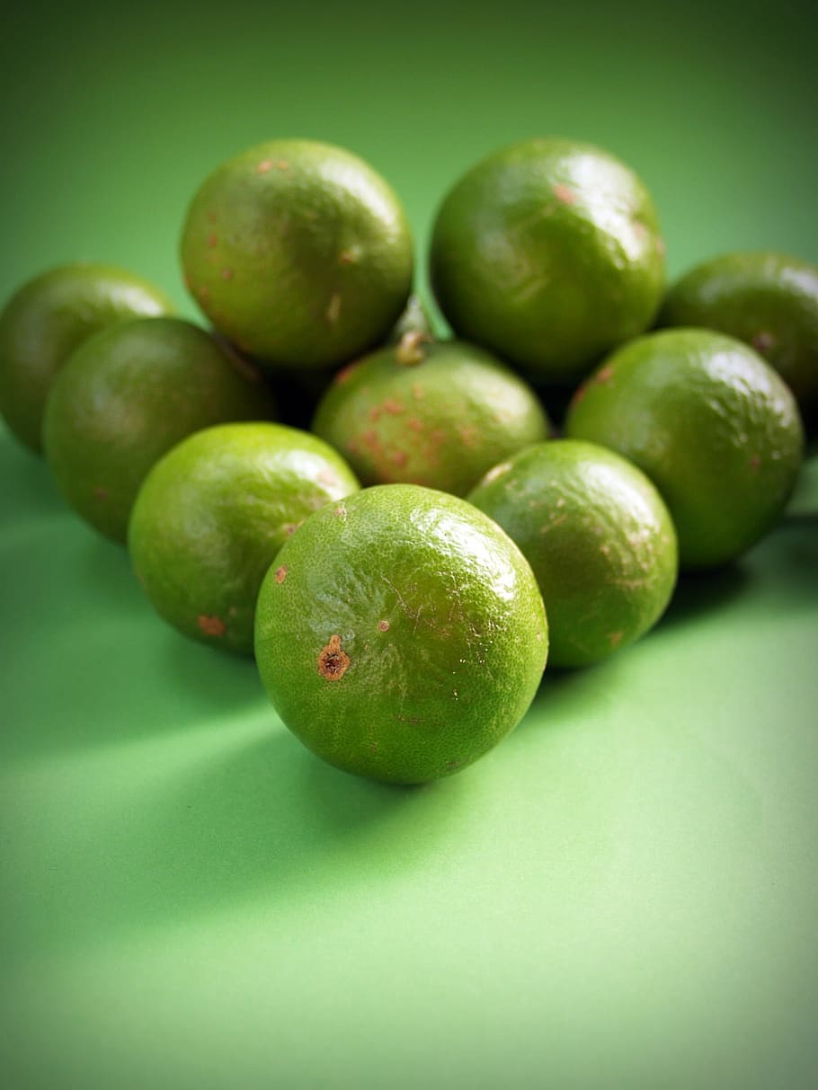 lime, green, lemon, slice, round, segments, fruit, closeup HD wallpaper