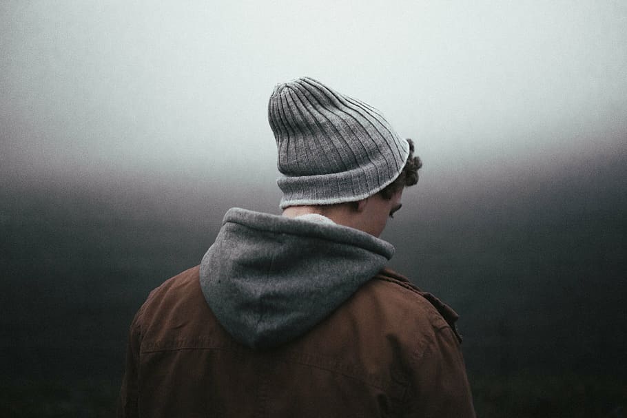 man facing back in gray room, wearing, knitted, cap, brown HD wallpaper