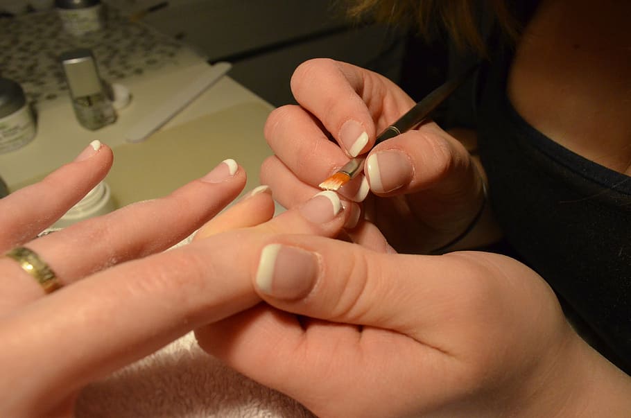 person doing manicure, fingernails, frechnails, nail design HD wallpaper