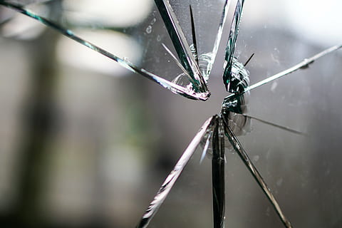 shattered glass in focus photography, broken, fragmented, hole HD wallpaper