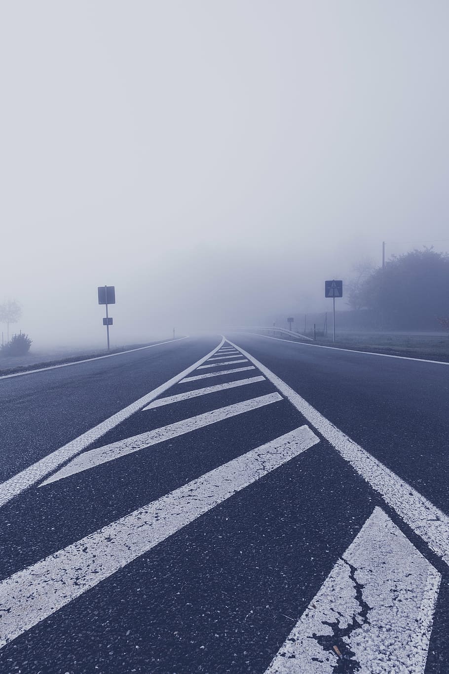 landscape photography of road, fog, highway, tar, central reservation HD wallpaper