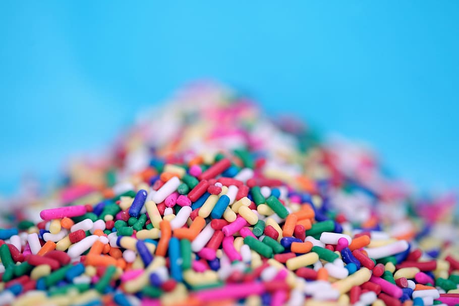 closeup photo of sprinkles, focus photo of multicolored sprinkles HD wallpaper