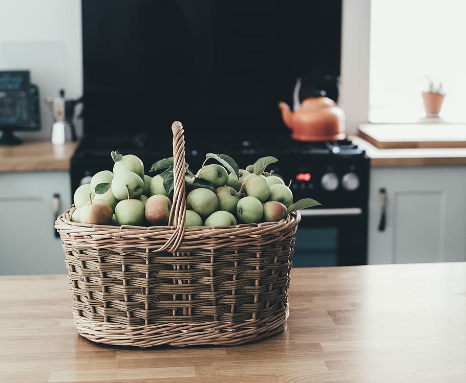 Basket of apples in kitchen, basket of apple fruits on table HD wallpaper