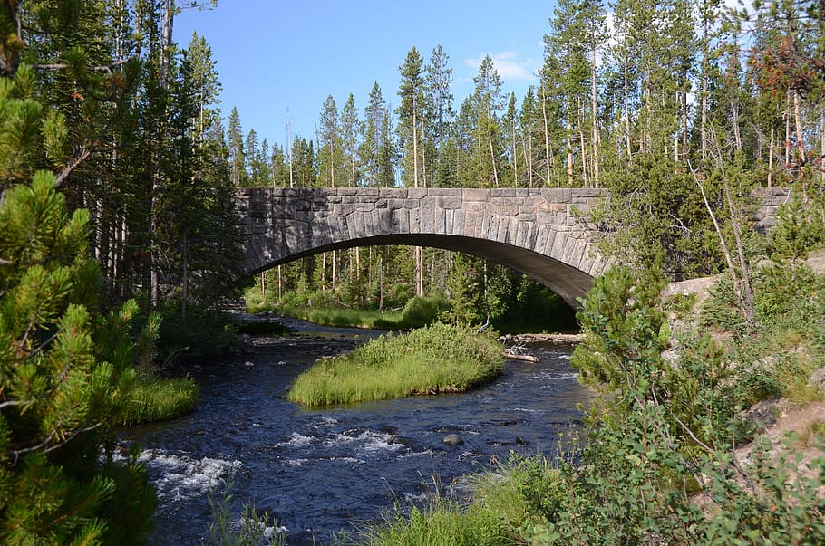 brown bridge over the river under blue sky during daytime, Stone HD wallpaper