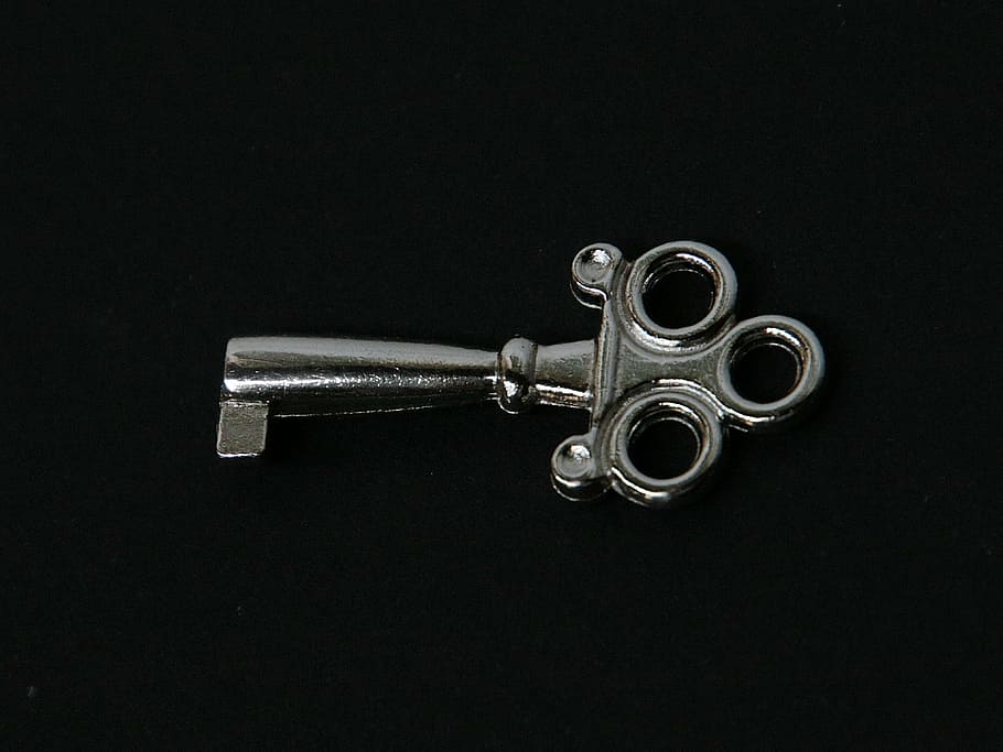 key, closure, close, petit, metal, studio shot, black background HD wallpaper