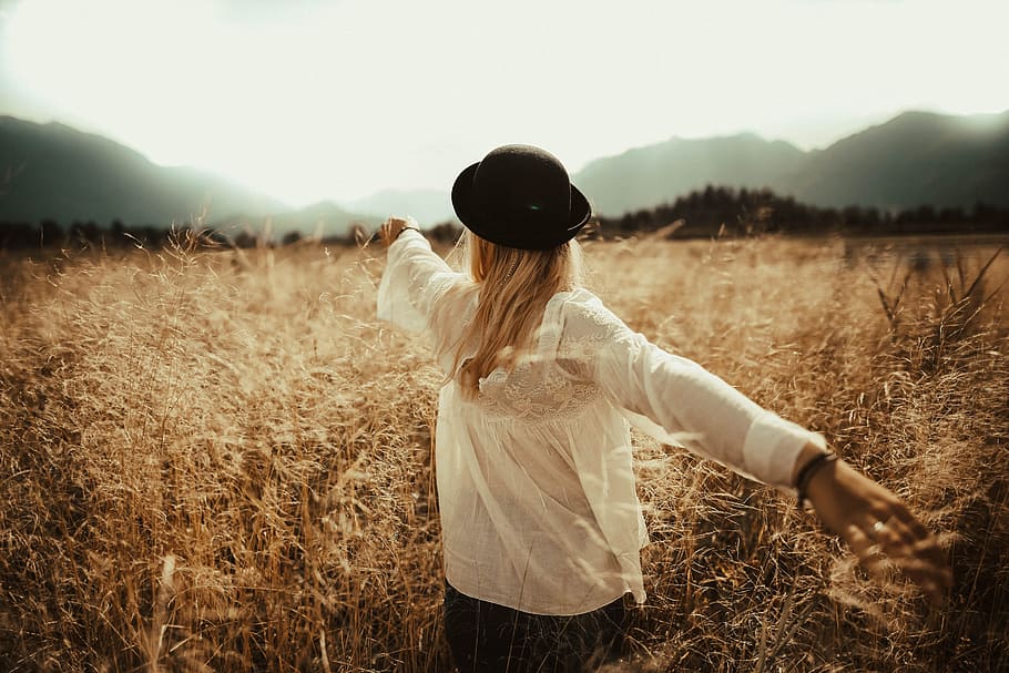 mountains, nature, field, girl, blur, careless, close-up, countryside, HD wallpaper