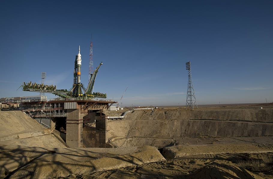 gray concrete wall at daytime, rocket, soyuz rocket, start HD wallpaper