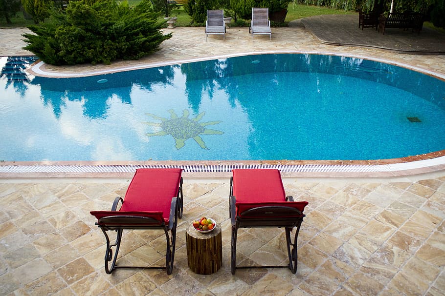two red-and-black outdoor loungers beside outdoor pools, Sunbeds HD wallpaper