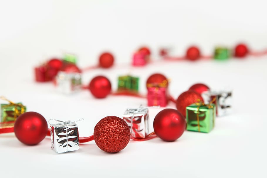 red, gray, and green gift beaded strap, ball, bauble, bright HD wallpaper