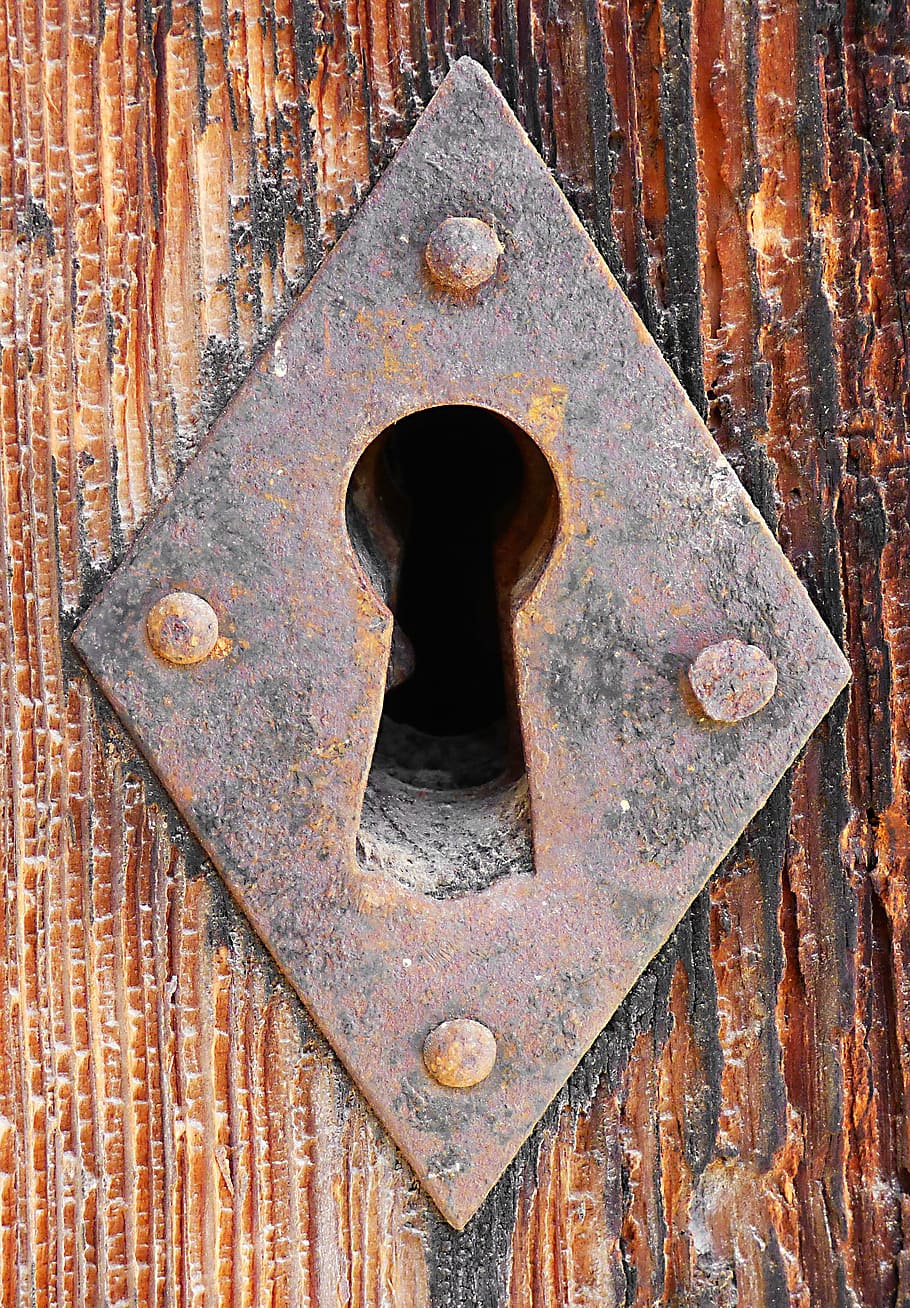 focus photo of keyhole, lock, open, rustic, wood, iron, diamond