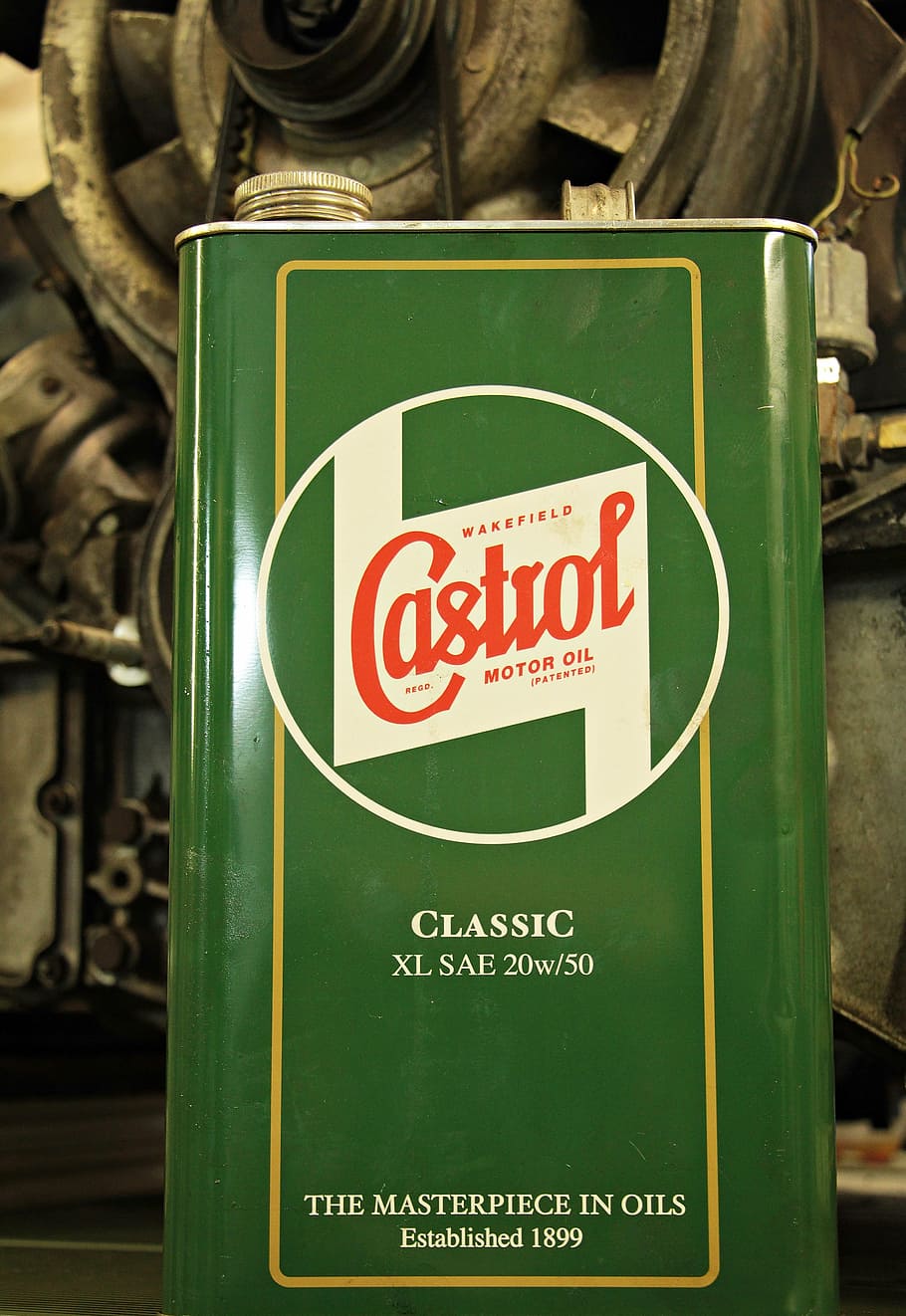 closeup photo of Castrol classic the masterpiece in oils can HD wallpaper