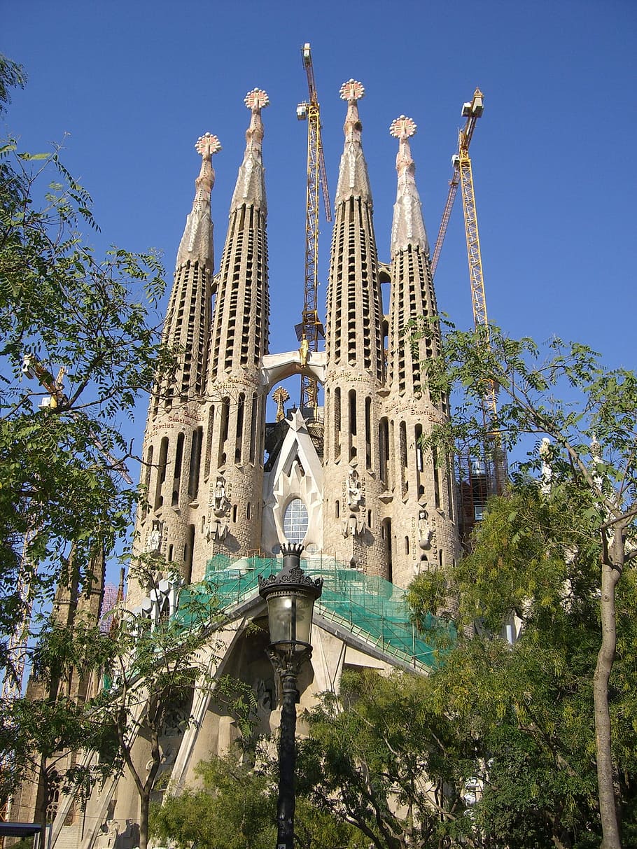 Hd Wallpaper Spain Catalonia Barcelona Gaudi Architecture La Sagrada Familia Wallpaper Flare